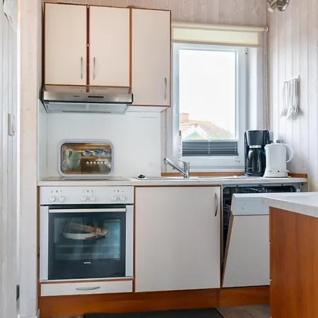 4 Personen Mit Sauna, Kaminofen Und Einen Wunderschцnen Garten Mit Terrasse In *