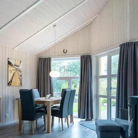 Feriehus 4 Personen Mit Sauna, Kaminofen Und Einen Wunderschцnen Garten Mit Terrasse In