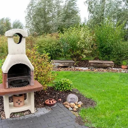 4 Personen Mit Sauna, Kaminofen Und Einen Wunderschцnen Garten Mit Terrasse In