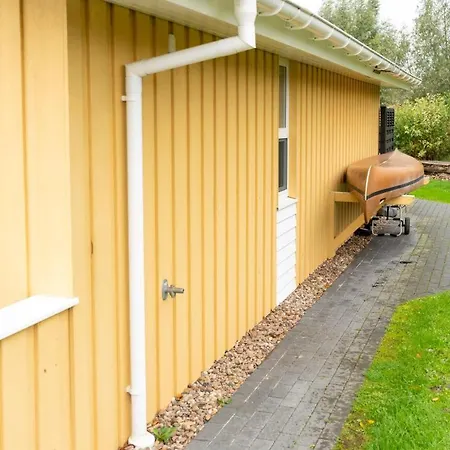 4 Personen Mit Sauna, Kaminofen Und Einen Wunderschцnen Garten Mit Terrasse In