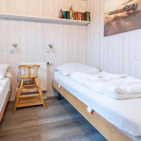 4 Personen Mit Sauna, Kaminofen Und Einen Wunderschцnen Garten Mit Terrasse In Feriehus