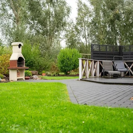 4 Personen Mit Sauna, Kaminofen Und Einen Wunderschцnen Garten Mit Terrasse In *