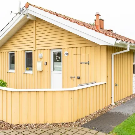 4 Personen Mit Sauna, Kaminofen Und Einen Wunderschцnen Garten Mit Terrasse In Feriehus