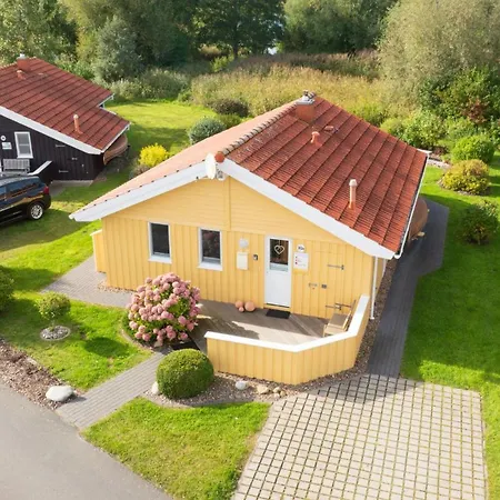 4 Personen Mit Sauna, Kaminofen Und Einen Wunderschцnen Garten Mit Terrasse In *