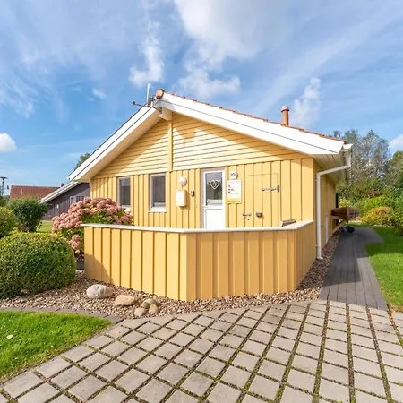Feriehus 4 Personen Mit Sauna, Kaminofen Und Einen Wunderschцnen Garten Mit Terrasse In