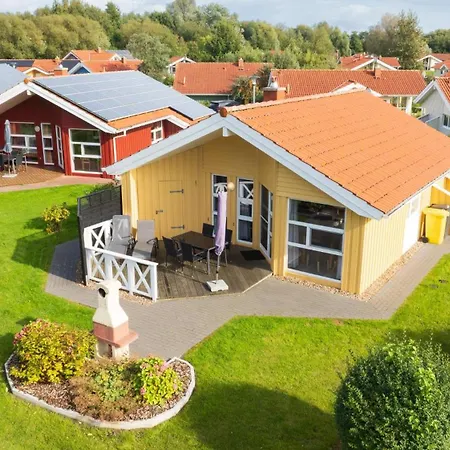 Feriehus 4 Personen Mit Sauna, Kaminofen Und Einen Wunderschцnen Garten Mit Terrasse In