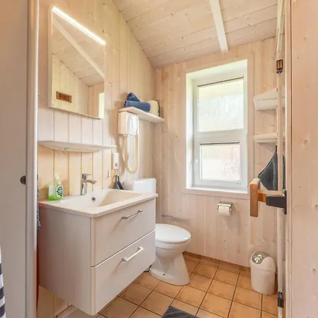 4 Personen Mit Sauna, Kaminofen Und Einen Wunderschцnen Garten Mit Terrasse In
