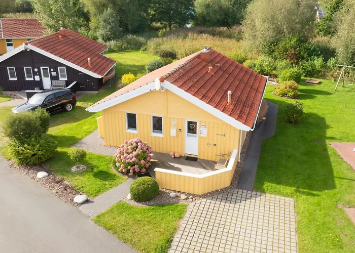 4 Personen Mit Sauna, Kaminofen Und Einen Wunderschцnen Garten Mit Terrasse In *