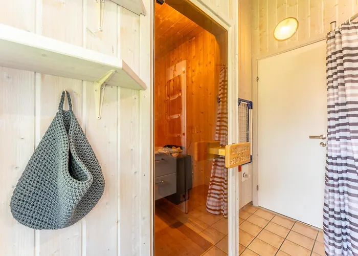4 Personen Mit Sauna, Kaminofen Und Einen Wunderschцnen Garten Mit Terrasse In