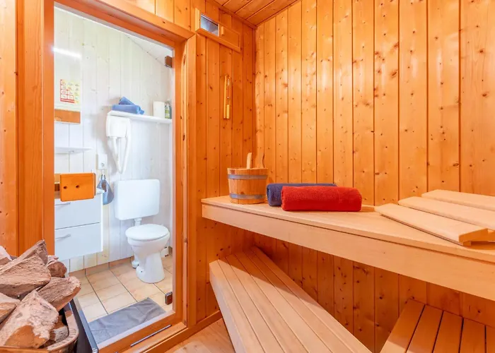4 Personen Mit Sauna, Kaminofen Und Einen Wunderschцnen Garten Mit Terrasse In *